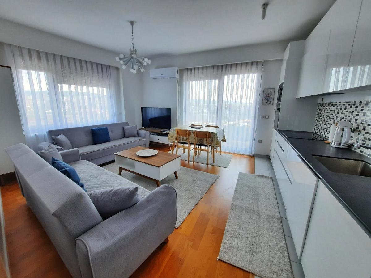 Luxury Sky View Apartment 普里什蒂纳 外观 照片