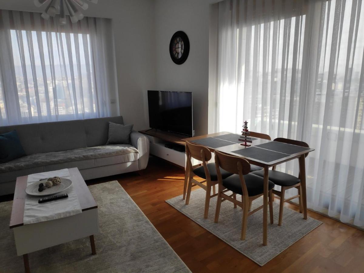 Luxury Sky View Apartment 普里什蒂纳 外观 照片